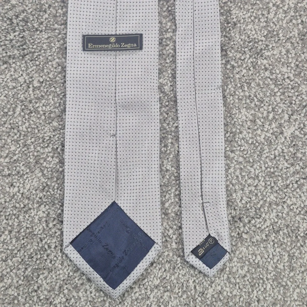 Ermenegildo Zegna Neck Tie 100% Silk Silver Micro Dot Made in Italy Luxury
